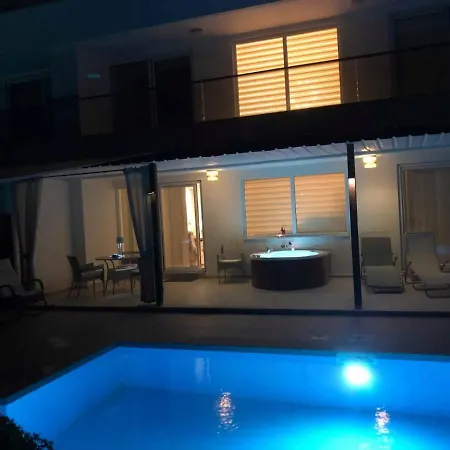 Babylon Luxury With Private Pool And Indoor Heated Pool ヴィラ *
